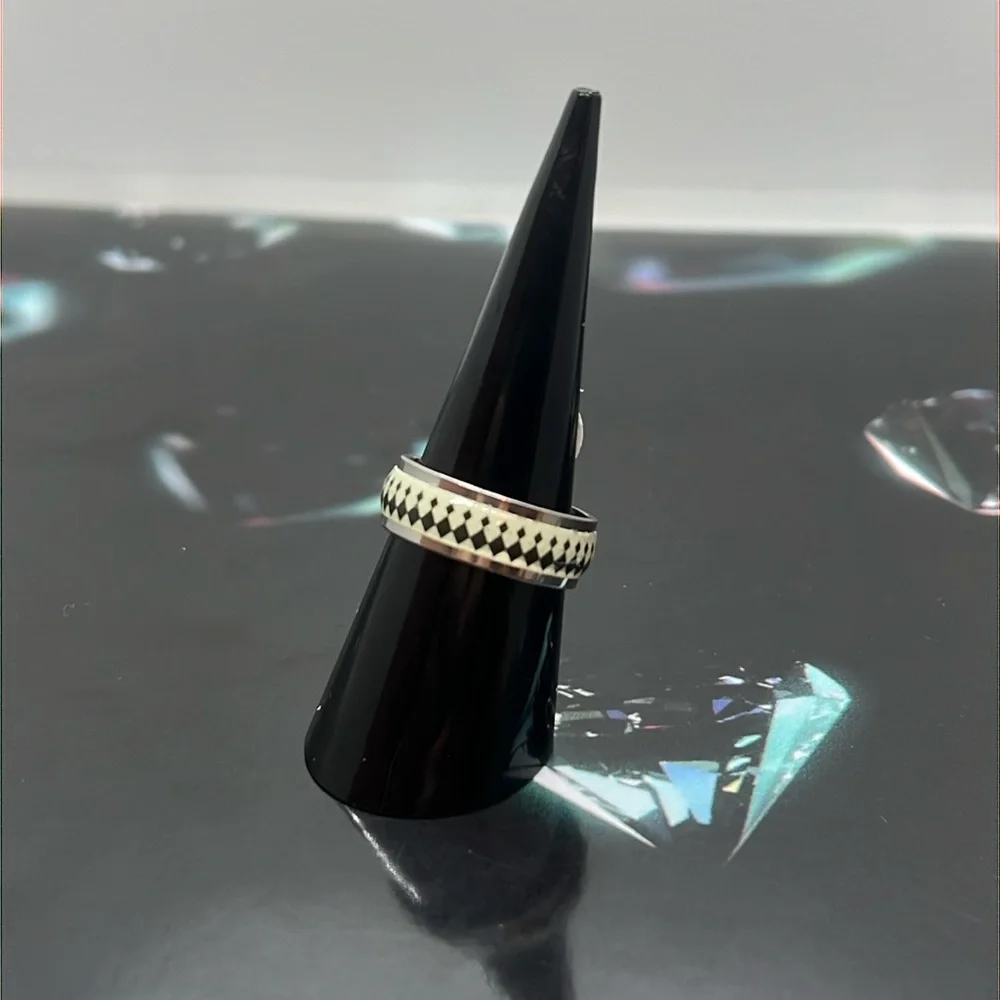 Glowing In The Dark Ring Size 18 - Picture 1 of 2